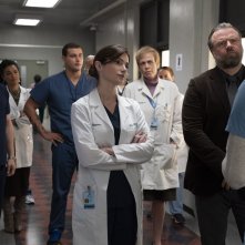 New Amsterdam 3: il cast in una scena della serie