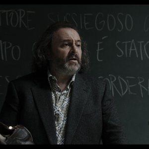 Comedians: Natalino Balasso in una scena