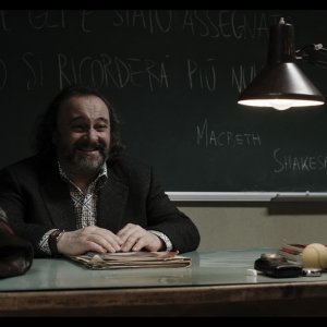 Comedians: Natalino Balasso durante una scena