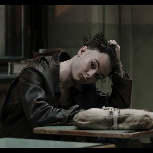 Comedians: Giulio Pranno in una scena