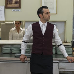 The Waiter: Aris Servetalis durante una scena del film
