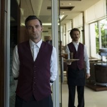 The Waiter: Aris Servetalis con Alexandros Mavropoulos in una scena del film