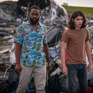 Awake: Lucius Hoyos e Shamier Anderson in una scena del film