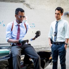 Spiral - L'eredità di Saw: Chris Rock insieme a Max Minghella in una scena del film