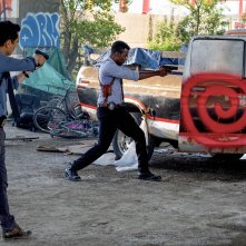 Spiral - L'eredità di Saw: Chris Rock con Max Minghella in una scena del film