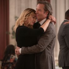 Omicidio A Easttown: Kate Winslet e Guy Ritchie in una scena romantica