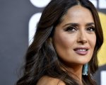 Salma Hayek balla sulle note di Britney Spears per la #HitmansChallenge (VIDEO)