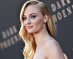 Sophie Turner: la star de Il Trono di Spade torna rossa come Sansa (FOTO)