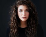 Lorde: la copertina di Solar Power è hot: social in tumulto