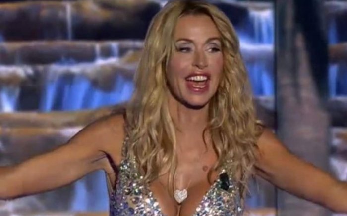 Supervivientes, Valeria Marini arriva in studio e litiga con il conduttore