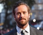 Armie Hammer entra in rehab per risolvere i suoi problemi di droga, sesso e alcool