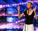 America's Got Talent: la ragazza malata di cancro conquista i giudici con la sua voce (VIDEO)
