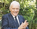 Anthony Hopkins e la cucina italiana: eccolo ai fornelli a Roma (VIDEO)