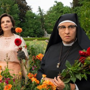 La brava moglie: Juliette Binoche e Noémie Lvovsky in una scena del film