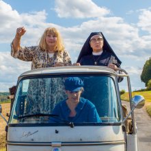 La brava moglie: Noémie Lvovsky, Yolande Moreau in una scena del film