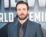 Chris Evans compie 40 anni: gli auguri delle star Marvel a Captain America