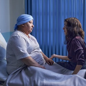 La casa de las flores - Il film: Norma Angelica e Cecilia Suarez in una scena del film