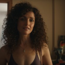 Physical: Rose Byrne in una scena
