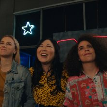 Sembrava perfetto... e invece: Iliza Shlesinger, Margaret Cho e Kimia Behpoornia in una scena del film