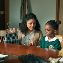 Un padre: Teneisha Collins e Melody Hurd in una scena del film