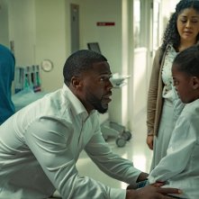 Un padre: Kevin Hart e Melody Hurd in una scena