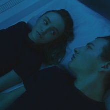 Voyagers: Lily-Rose Depp  e Tye Sheridan in una scena del film