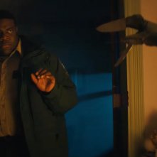 A cena con il lupo - Werewolves Within: Sam Richardson in una scena del film