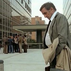 Cadaveri eccellenti: Lino Ventura in una scena del film