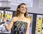 Thor: Love and Thunder, una t-shirt svela il look della Potente Thor di Natale Portman