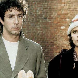 Willy Signori e vengo da lontano: Francesco Nuti e Isabella Ferrari in una scena del film