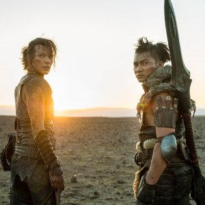 Monster Hunter: Milla Jovovich e Tony Jaa in una scena del film