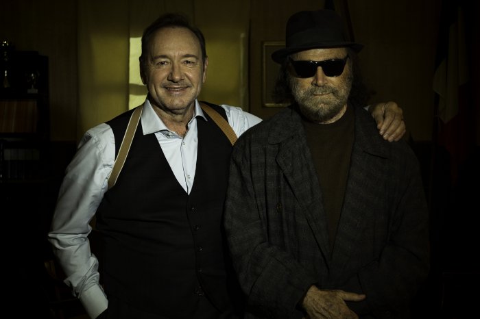 L'uomo che disegnò Dio: le prime foto di Kevin Spacey con il cast del film di Franco Nero