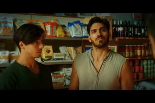 School Of Mafia - Clip E' sua la macchina?