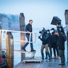 Celebrity Hunted 2: Stefano Accorsi durante le riprese del programma