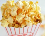 I popcorn come al cinema: il trucco svelato da una donna su TikTok (VIDEO)