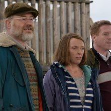 Dream Horse: Toni Collette, Owen Teale, Damian Lewis in una scena del film
