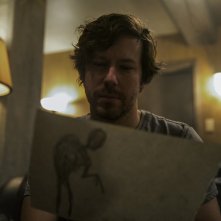 Come Play - Gioca con me: John Gallagher Jr. in una scena del film