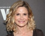 Kyra Sedgwick sarà la regista del film Space Oddity