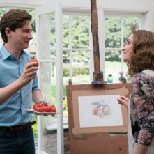 Peter Rabbit 2 - Un Birbante in fuga: Rose Byrne e Domhnall Gleeson in una scena del film