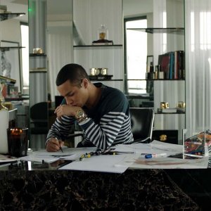 Wonder Boy Olivier Rousteing: Olivier Rousteing nel suo ufficio
