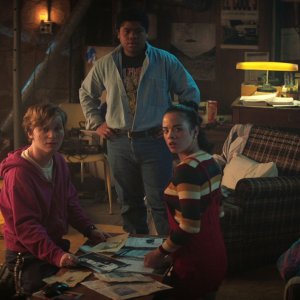 Fear Street Parte 1: 1994, Kiana Madeira, Fred Hechinger e Benjamin Flores Jr. in una scena del film