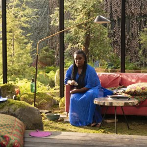 Solos: Uzo Aduba in una scena