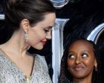 Angelina Jolie denuncia il razzismo contro la figlia Zahara dopo un intervento chirurgico
