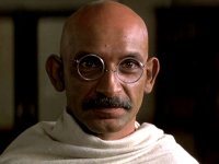 Gandhi: Ben Kingsley, ecco come si preparò al ruolo da Oscar