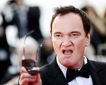 Quentin Tarantino autografa il piede di una fan, il video diventa virale