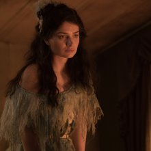 I Luminari - Il destino nelle stelle: un'immagine di Eve Hewson