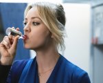 L'assistente di volo - The Flight Attendant 2: Kaley Cuoco nel trailer italiano che svela l'uscita su Sky