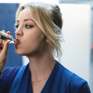 L'assistente di volo: Kaley Cuoco in  un'immagine della serie