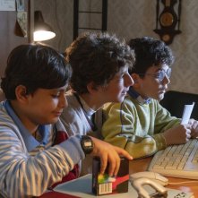 Generazione 56K: i giovani protagonisti in una scena