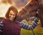 Dream Horse, la recensione: Un cavallo da sogno, il riscatto di una comunità